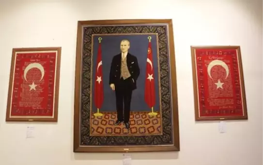 Prof. Dr. Turan Yazgan Etnografya Müzesi'nde Atatürk Portre Halısı Sergileniyor