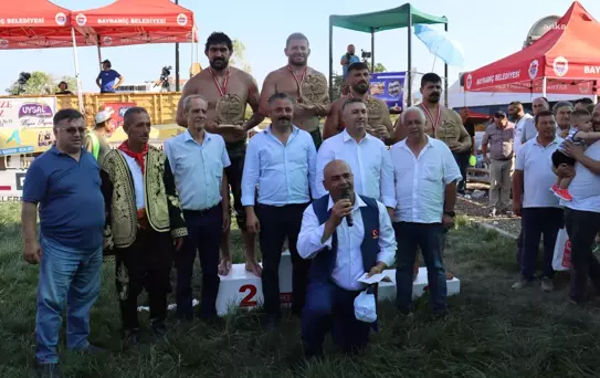 Bayramiç Mehmet Akif Ersoy Yağlı Pehlivan Güreşleri'nde İsmail Balaban başpehlivan oldu