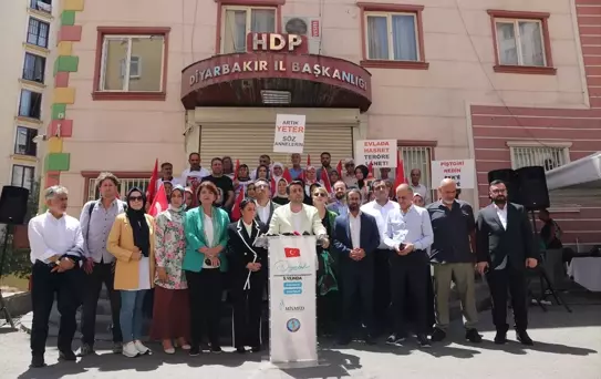 Diyarbakır Annelerinin Oturma Eylemi Paneli Düzenlendi