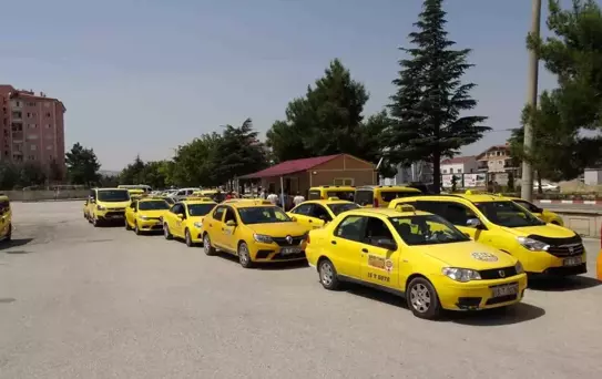 Burdur'da Taksiciler Akaryakıt Zamlarını Protesto Etti