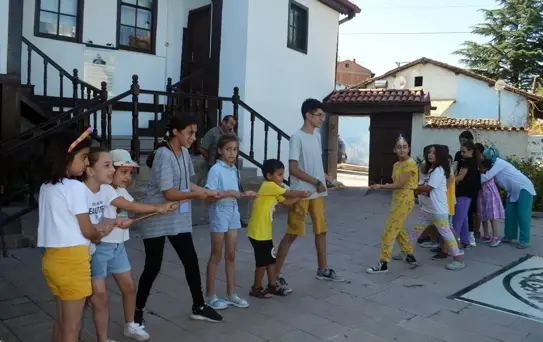 Amasya Merzifon'da Unutulmaya Yüz Tutmuş Geleneksel Çocuk Oyunları Etkinliği Düzenlendi