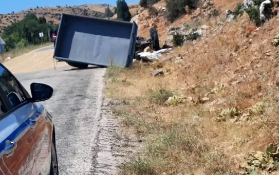 Isparta'da traktör devrildi, 3 kişi yaralandı