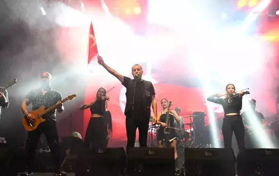 Torbalı'nın Kurtuluş Şenlikleri Haluk Levent Konseriyle Son Buldu