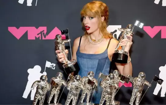 Taylor Swift, MTV Video Müzik Ödülleri'nde 9 ödül kazandı