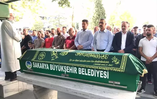 Akyazı'da Bisiklet Kazasında Hayatını Kaybeden Kişi Toprağa Verildi