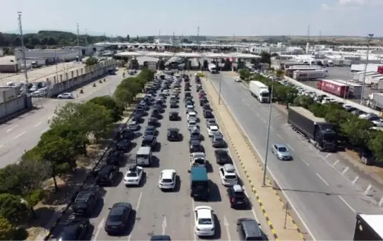 Trakya'daki Sınır Kapılarından Yapılan Yolcu Giriş ve Çıkışları Rekor Kırdı