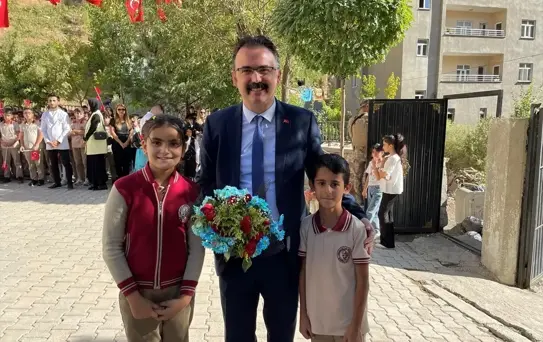 Şemdinli'de İlköğretim Haftası Coşkusu