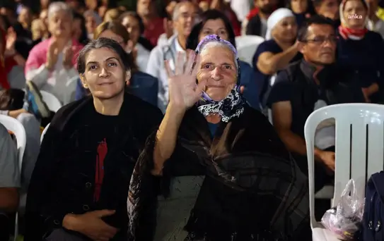 Ataşehir Belediyesi'nin düzenlediği 8. Kardeş Kültürlerin Festivali'nde usta sanatçılar sahne aldı