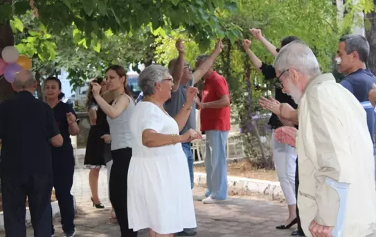 Huzurevinde tanışan çift evlendi
