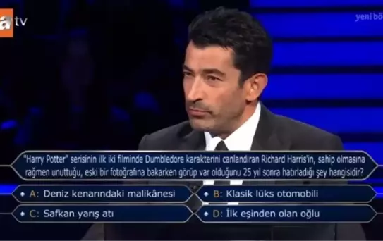 'Harry Potter serisinin ilk iki filminde Dombledorekarakterini canlandıran Richard Harris'in, sahip olmasına rağmen unuttuğu eski fotoğrafına bakarken