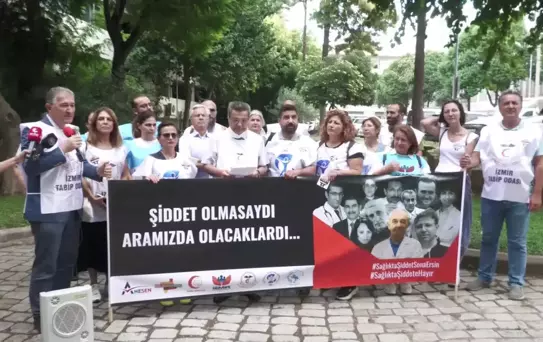 İzmirli Sağlıkçılardan Sağlık Bakanı Koca'ya 'Sağlıkta Şiddet' Tepkisi: 'Canımıza Kasteden Bu Sorunlarımıza Karşı Sadece Tweet Atmakla mı...
