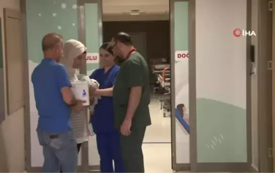 Bağırsaklarından kangren olan 35 haftalık bebek geçirdiği iki ameliyatla sağlığına kavuştu