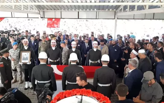 Şehit Uzman Çavuş memleketi Adıyaman'da gözyaşlarıyla toprağa verildi