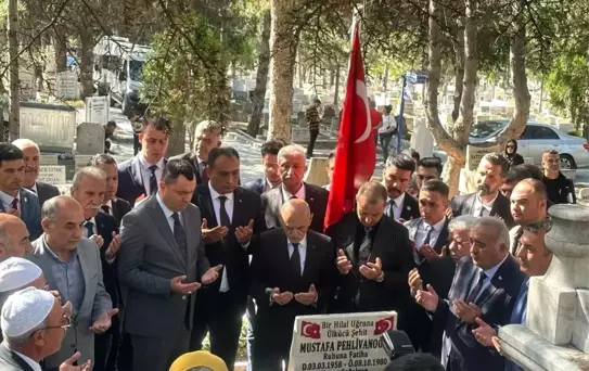 12 Eylül Darbesi'nde idam edilen Mustafa Pehlivanoğlu ölüm yıl dönümünde mezarı başında anıldı