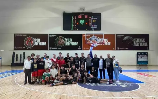 Muğla Türdü Basketbol'u Karya Gençlik Spor'u yenerek derbiyi kazandı