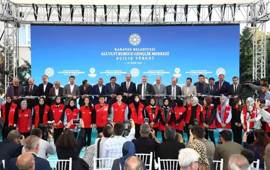 Gençlik ve Spor Bakanı Bak, Karatay Ali Ulvi Kurucu Gençlik Merkezi'nin açılışına katıldı