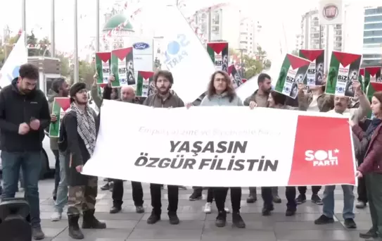 Sol Parti Üyeleri İsrail'i Protesto Etti