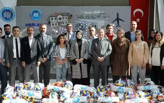 Akyurt Belediyesi Okullara Spor Malzemesi Desteği Programı Düzenledi