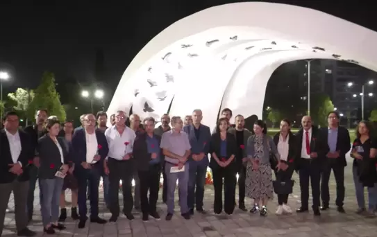 İzmir'de 30 Ekim Anması: 'Depremzedelere Verilen Sözler Tutulmadı, Yıkılan Evler Yerine Konulmadı'