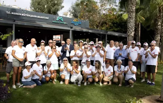 Mersin Büyükşehir Belediye Başkanı Vahap Seçer'e Denizcilerden Plaket