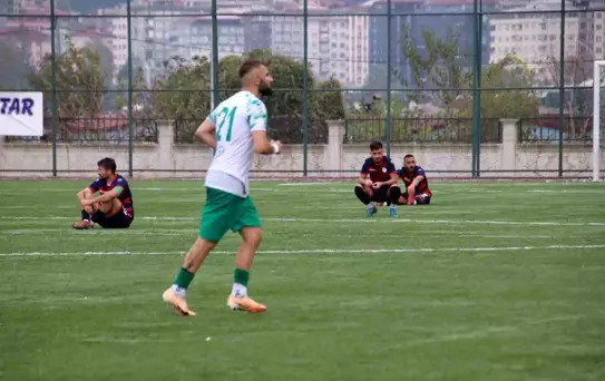 Rize Özel İdaresporlu Futbolcular Hakem Kararını Protesto Etti
