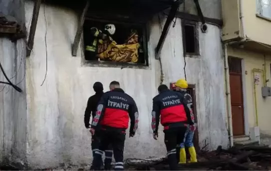 Kütahya'da Ahşap Evde Çıkan Yangında Bir Kişi Hayatını Kaybetti