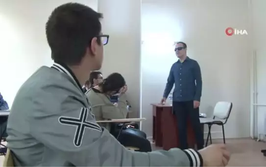 Görmeden öğretiyorlar: Sivas'ta iki görme engelli öğretmen okutma azimleriyle dikkat çekiyorlar