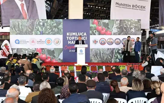 Antalya Büyükşehir Belediye Başkanı Muhittin Böcek, Kumluca'ya 947 milyon TL yatırım yaptıklarını açıkladı