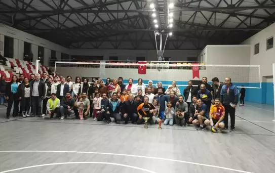 Çağlayancerit'te Öğretmenler Günü Voleybol Turnuvası