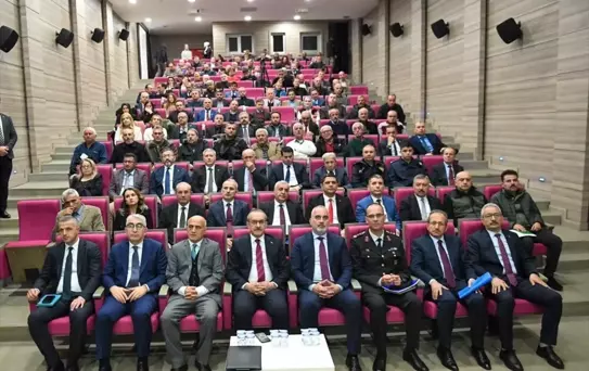 Kocaeli Valisi Seddar Yavuz, Karamürsel'de muhtarlarla toplantıda