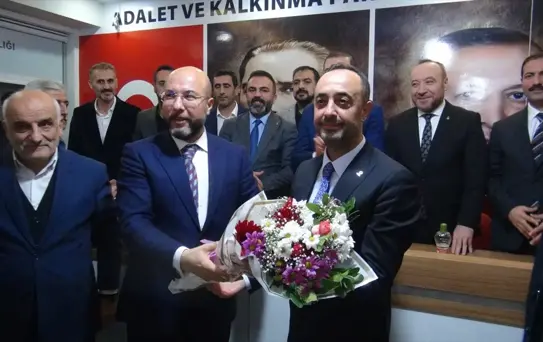 Bitlis'te AK Parti Tatvan İlçe Başkanlığına atanan Erhan Ayaz göreve başladı