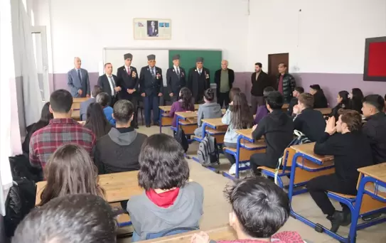 Diyarbakır'da gaziler 'Vatan ve Kahramanlık Buluşmaları' kapsamında öğrencilerle bir araya geliyor