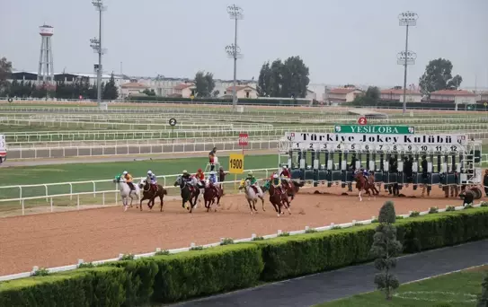 Adana'da düzenlenen koşuda Bay Tosunoğlu birinci oldu