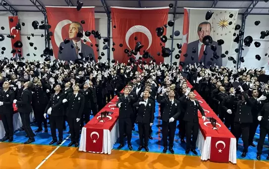 Karadeniz'de 3 ilde eğitimini tamamlayan 1212 polis adayı yemin etti
