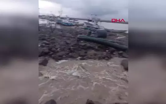 Çanakkale'de sağanak; dereler taştı, ekipler teyakkuzda