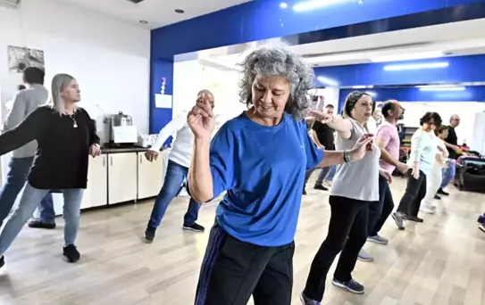 Muratpaşa Belediyesi Fener Yaşlı Evi'nde Dans Eğitimleri