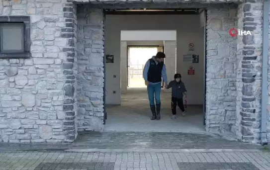 Down Sendromlu Çocuk, At Binicilik Tesisi'nde Hırçınlığından Kurtuldu