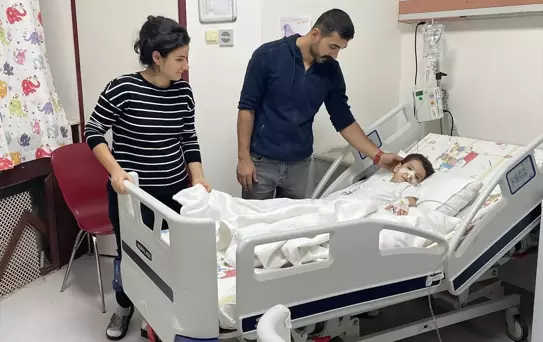 Hatay'da bağırsağında doğuştan kese bulunan 6 yaşındaki çocuk ameliyatla sağlığına kavuştu