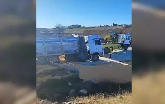 Suruç'ta Makarna ve Mısır Yüklü TIR'ların Çarpışması Sonucu 2 Kişi Hayatını Kaybetti