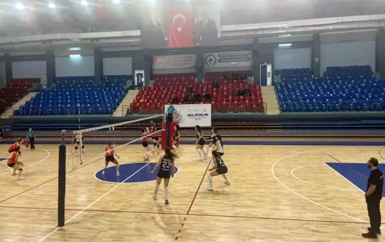 Bozüyük Belediyesi Kadın Voleybol Takımı Haftayı Galibiyetle Tamamladı