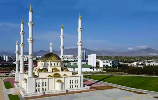 Dr. Suat Günsel Camii, Yakın Doğu Üniversitesi kampüsünde gerçekleştirilen görkemli bir törenle açıldı