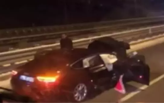 CHP Milletvekilinin Otomobili Minibüse Çarptı: Yaralılar Var