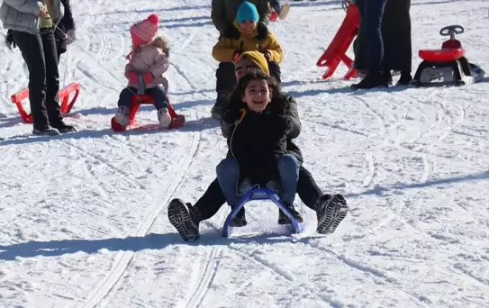 Palandöken Kayak Merkezi Hafta Sonu Ziyaretçi Akınına Uğradı