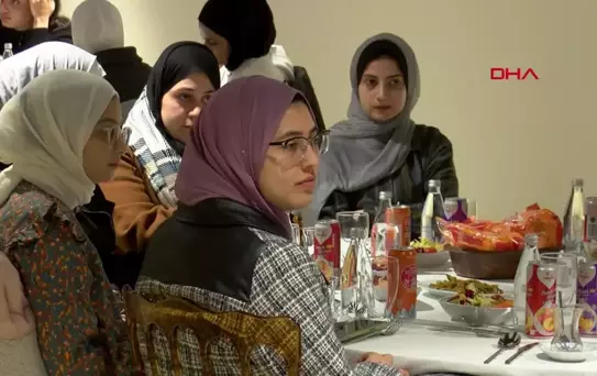 Filistin'den getirilen 102 üniversite öğrencisi İstanbul'da