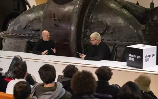 Hussein Chalayan, İstanbul Bilgi Üniversitesi'nde moda endüstrisi hakkında konuştu