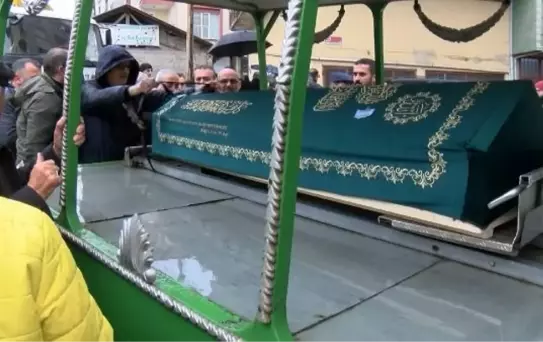 Avukat Fatih Gürbüz Karakoyunlu'nun cenazesi kılınan namazın ardından defnedildi