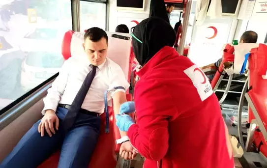 Tunceli Kaymakamı Kan Bağışında Bulundu