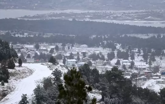 Muğla'nın Fethiye, Menteşe ve Seydikemer ilçelerinde kar yağışı etkili