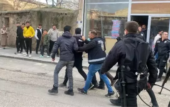 Şanlıurfa'da kuzenler arasında çıkan silahlı kavgada 3 kişi yaralandı
