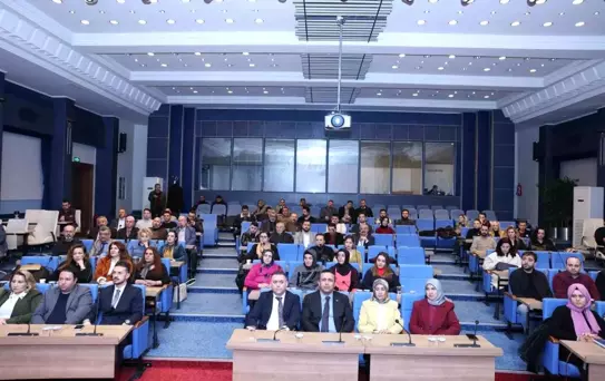 Kayseri Kariyer Konferansları'nda Etkili Yöneticilerin 7 Becerisi Konulu Sunum Gerçekleştirildi